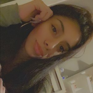 Meet your Posher, Dayana